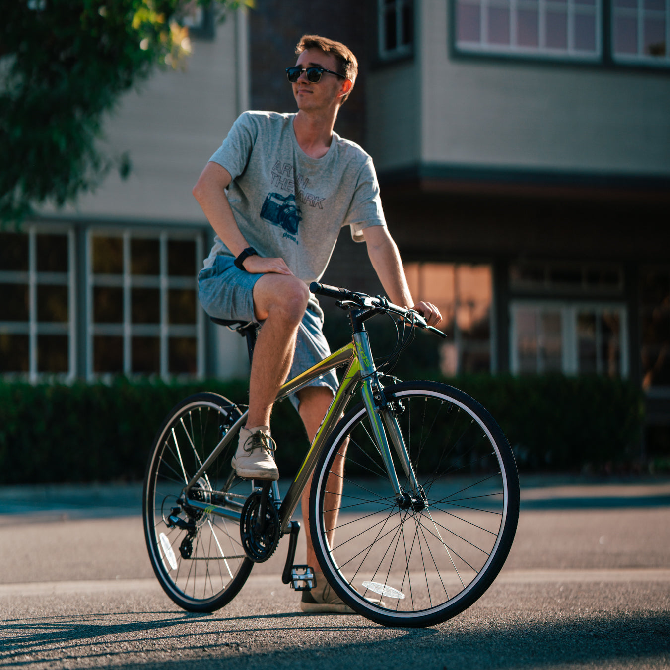 XDS T150 24sp 700C Hybrid City Commuter Bike // Pavement