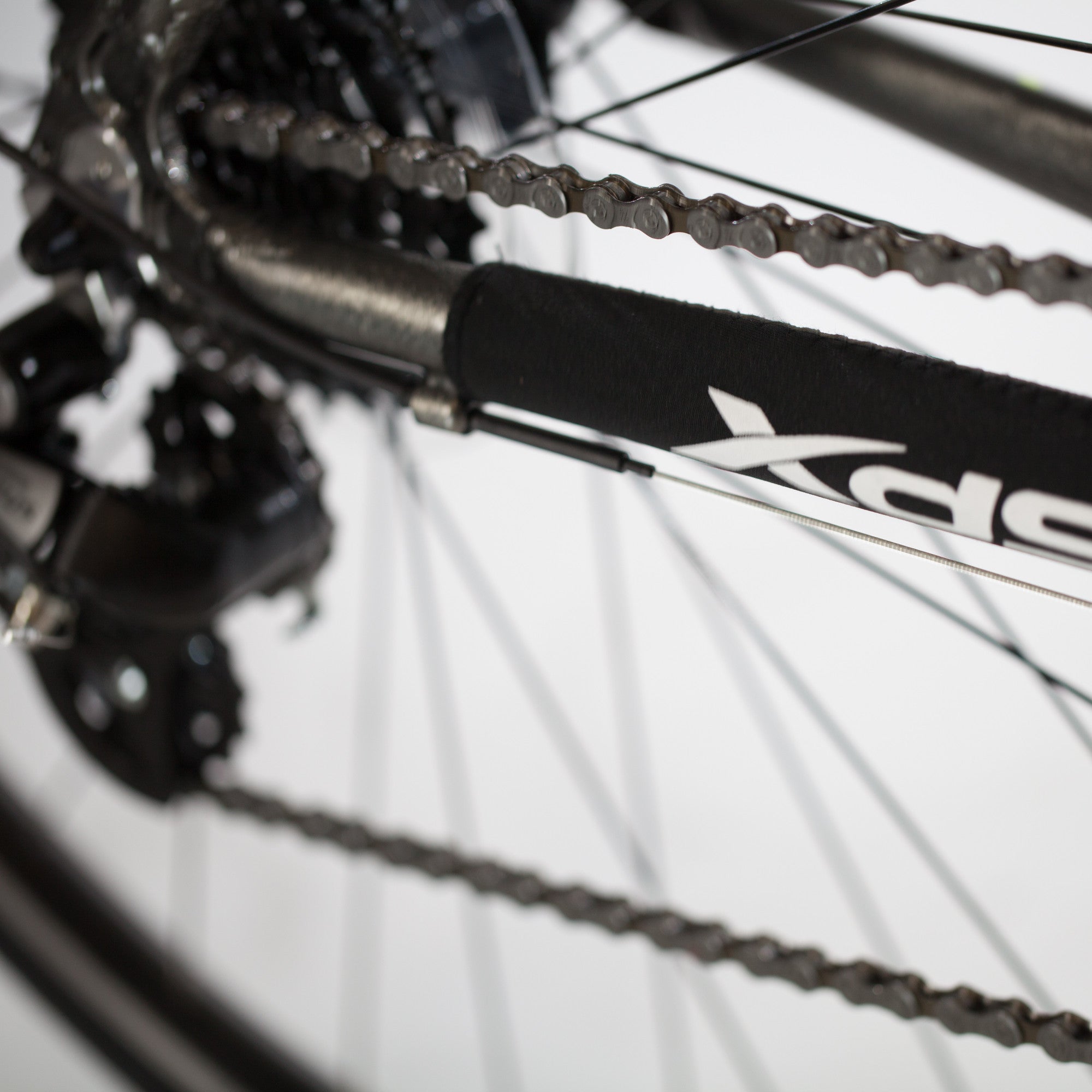 XDS T150 24sp 700C Hybrid City Commuter Bike // Pavement